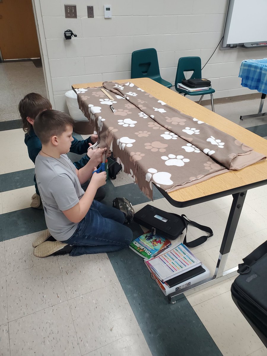 milliken1997's tweet photo. So proud of these students in @TSchockling careers/7 habits class and this blanket project. They are creating blankets to send with a fellow classmates to the @AkronChildrens for other kids.#BetheChange
#leaders #talentedstudents #helpingothersinneed
@NobleLocal_SD https://t.co/r6lSQK47y7