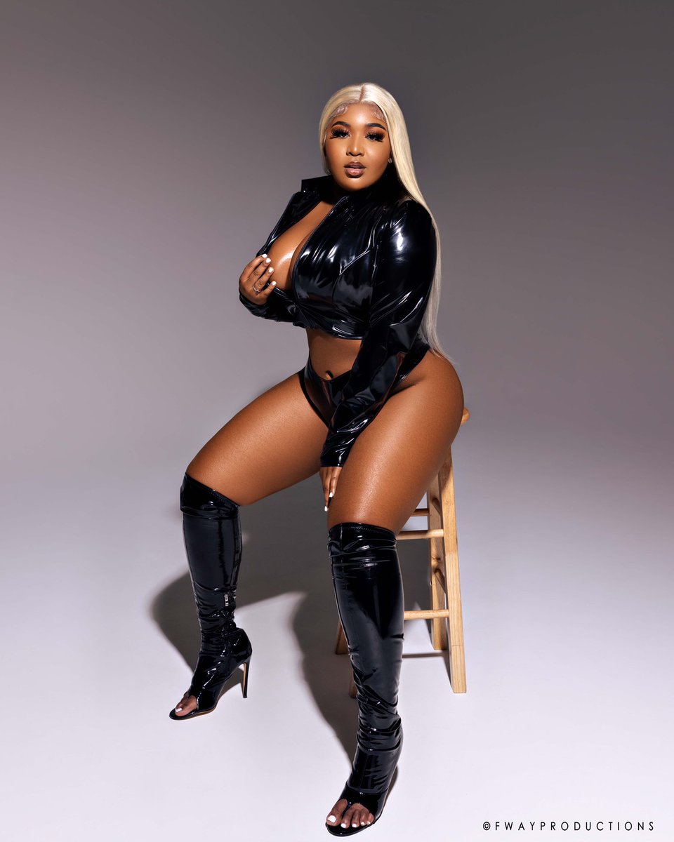 Why go so hard when it’s easy ? 
Photo: <a href="/fwayproductions/">FWAY PRODUCTIONS</a> 
Outfit: @stacyboutique 
Hair: <a href="/jess/">Jessica Verrilli</a>.theestylist
Makeup: @themakeupgawd