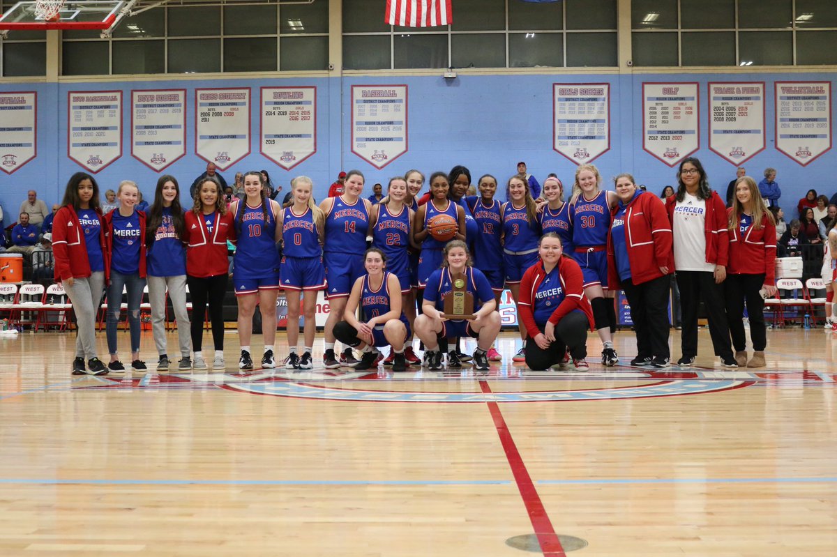 Lady_TitansBB's tweet photo. The Lady Titans are your 46th District Tournament Champions. Thank you to everyone who came and supported us. Also congratulations to Timberlynn Yeast, Lindsay Jessie, and Teigh Yeast. For being named to the All Tournament Team. https://t.co/8j0OtgrDds
