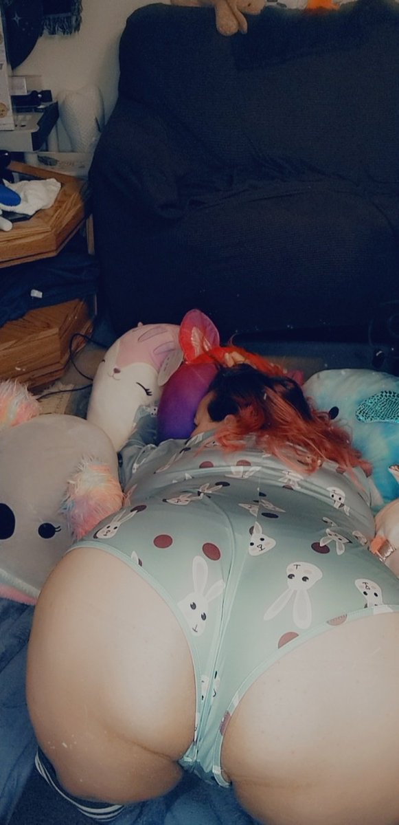 babehbooh's tweet photo. My onesie is just so cute! https://t.co/yM2mGgtRNu