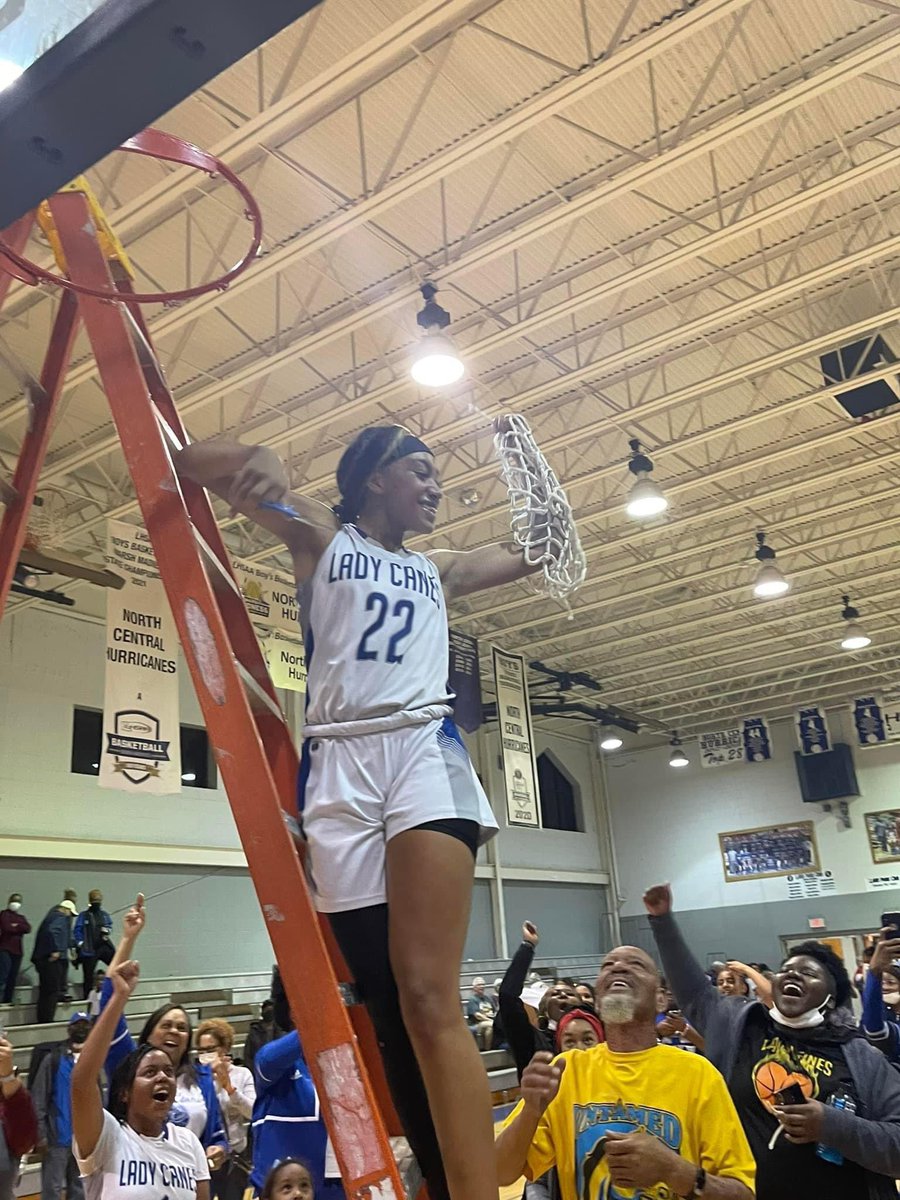 JohnViltzJr's tweet photo. @GoudeauYa &amp; the Lady Canes headed back to state @LgrBasketball https://t.co/2oyLl6NtB0