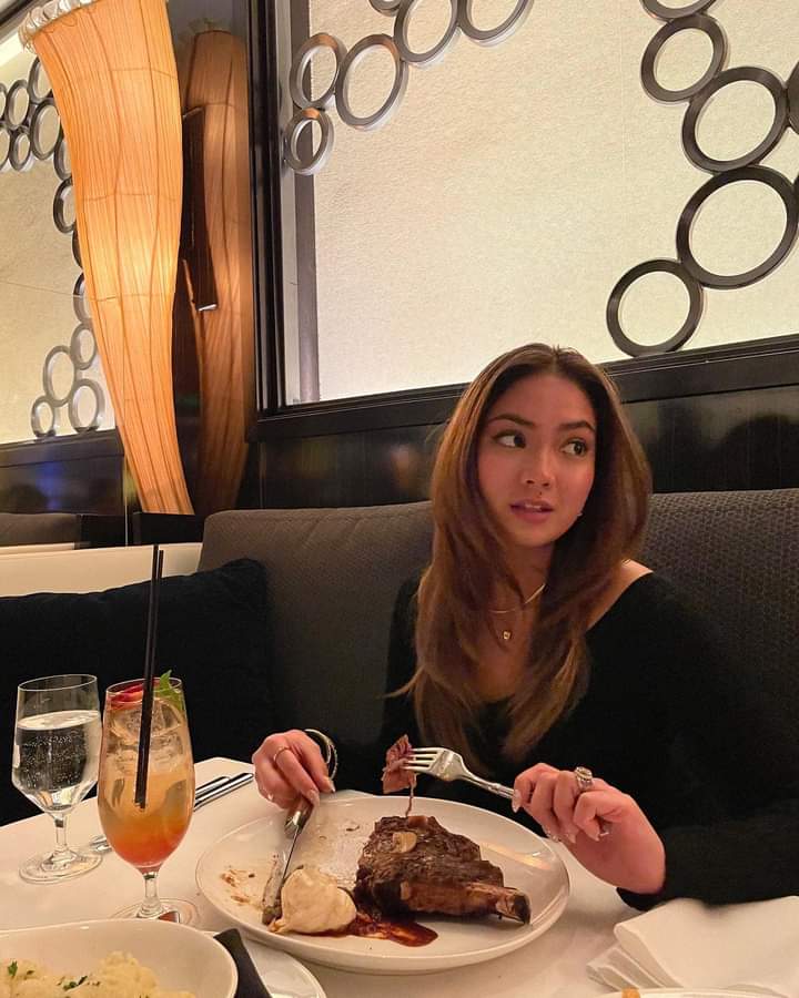 jeorelluh's tweet photo. pov: your date is jeorella https://t.co/UUv4uBbRXy