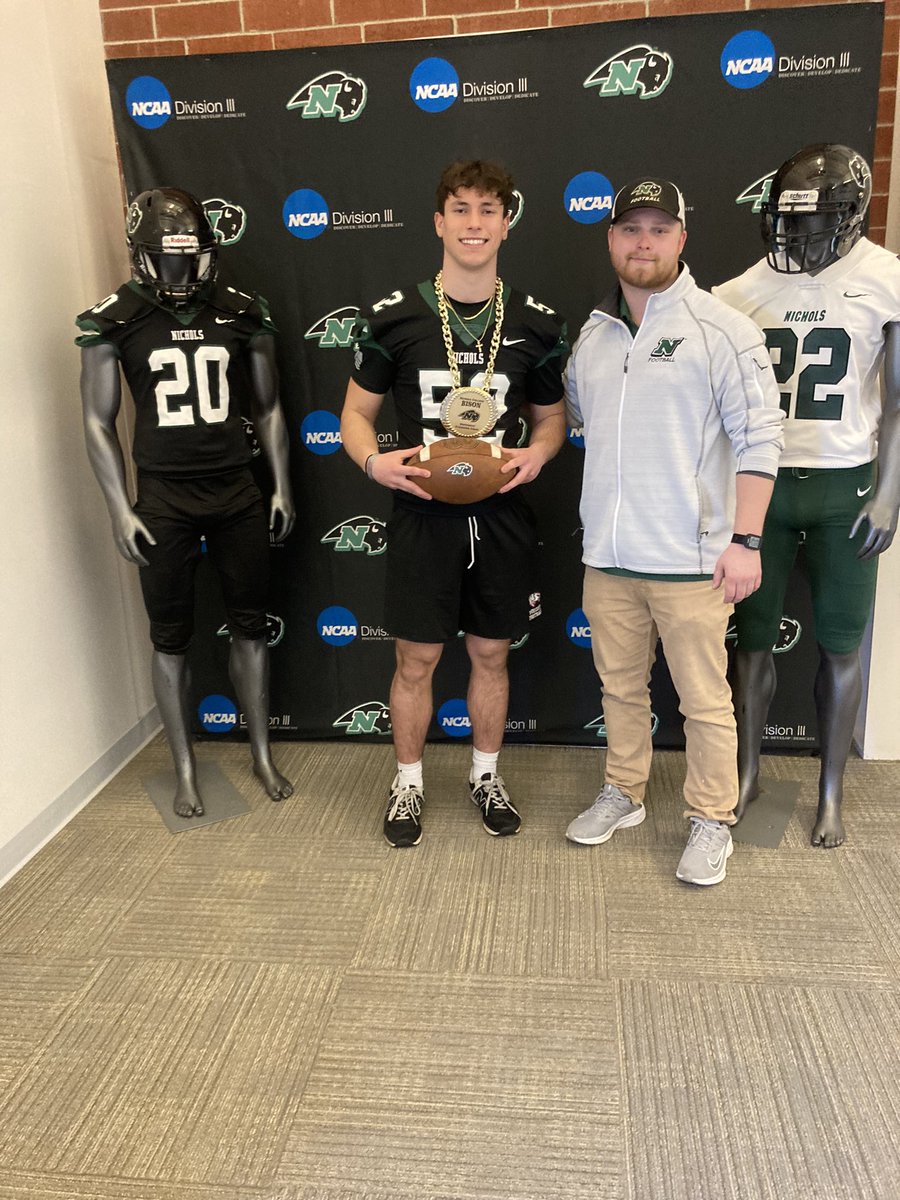 Blessed to receive my first college offer to play for Nichols College! <a href="/CoachG45_/">Zack Gorczynski</a> <a href="/olmsted_dale/">Dale Olmsted</a> @NCbison_FB