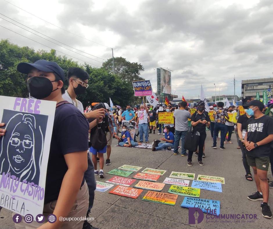 pupcocdakom's tweet photo. IN PHOTOS | Bitbit ang panawagang iwaksi ang tambalang Marcos-Duterte sa Halalan 2022, nakiisa ang iba't ibang sektor ng lipunan sa isinagawang martsa ngayong umaga para sa selebrasyon ng ika-36 na anibersayo ng EDSA People Power Revolution. https://t.co/5qiKCGuvpD