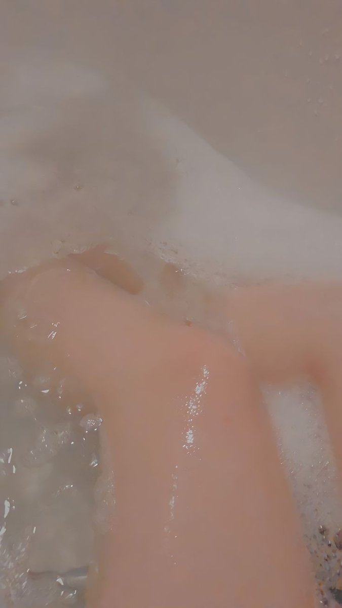 bbysungiee's tweet photo. take a bath❤ https://t.co/tYtAmFhv4f