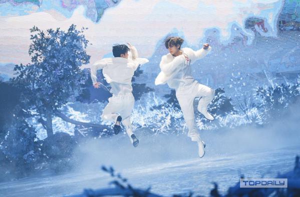 tae_vlegend's tweet photo. Our talented musician 
 #V_ChristmaTree

[BTS] ヴィに投票しました！総得票数:1,261,779票 https://t.co/v2E4AOoNle #ヴィ #V #BTS #KPOPJUICE https://t.co/JVtP8PBFhI