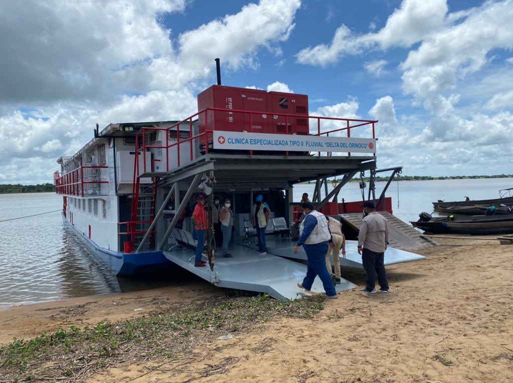Rampolla_UN's tweet photo. Además del barco, se rehabilitaron, en coordinación con las autoridades, 2 ambulancias fluviales. Con una de ellas nos fuimos a la comunidad Warao de El Moriche, donde @unicefvenezuela y @opsoms desarrollan actividades de salud, nutrición y educación con el apoyo de los donantes. https://t.co/1cG1nnMFvz