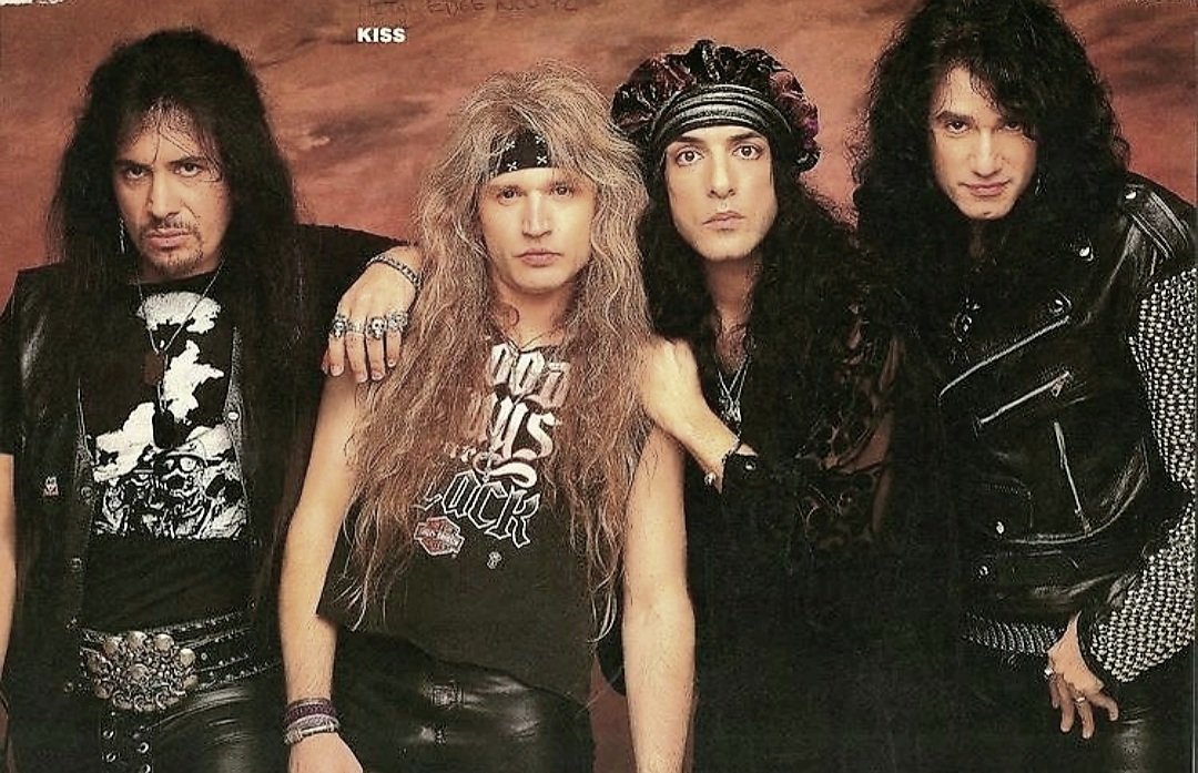 Старые кис. Группа Kiss без грима. Kiss Band 1992. Kiss Revenge 1992.