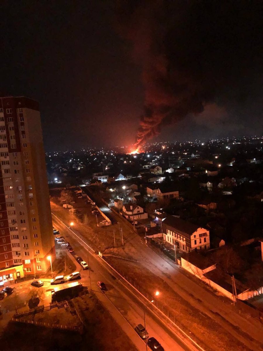 RT @nexta_tv: Fire in #Kyiv after missile launches by #Russian occupants https://t.co/lrngKCsG9t