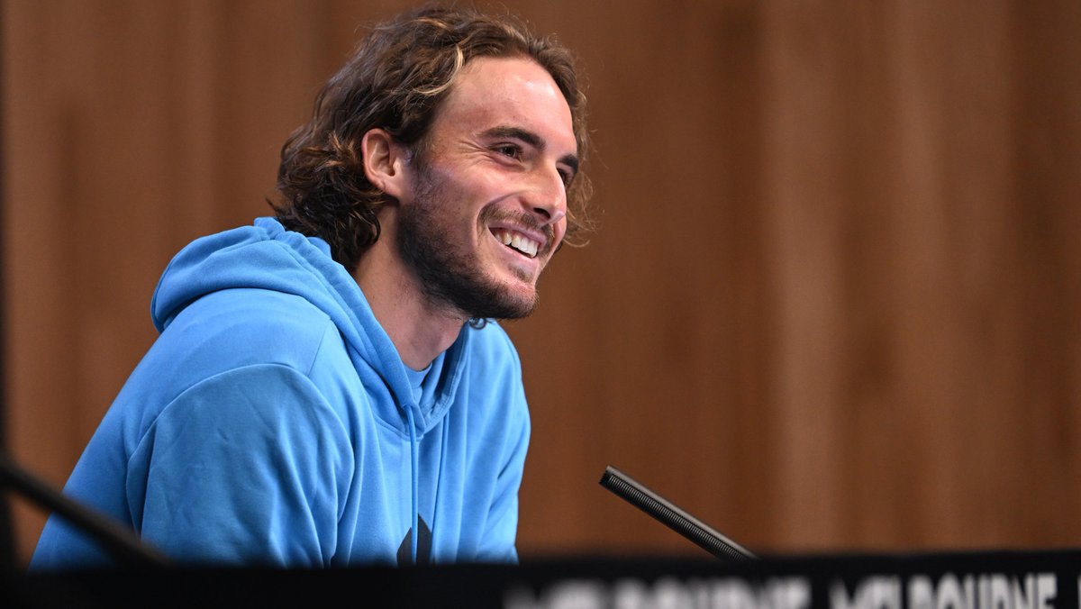 AustralianOpen's tweet photo. BTS with @steftsitsipas 🇬🇷 📸

#AusOpen • #AO2022 • #AOStyle https://t.co/HQ1qgF0hUj
