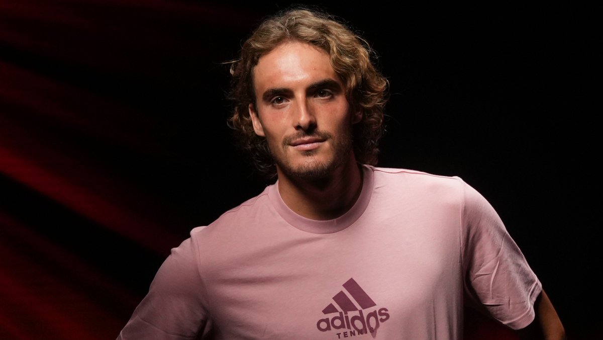 AustralianOpen's tweet photo. BTS with @steftsitsipas 🇬🇷 📸

#AusOpen • #AO2022 • #AOStyle https://t.co/HQ1qgF0hUj