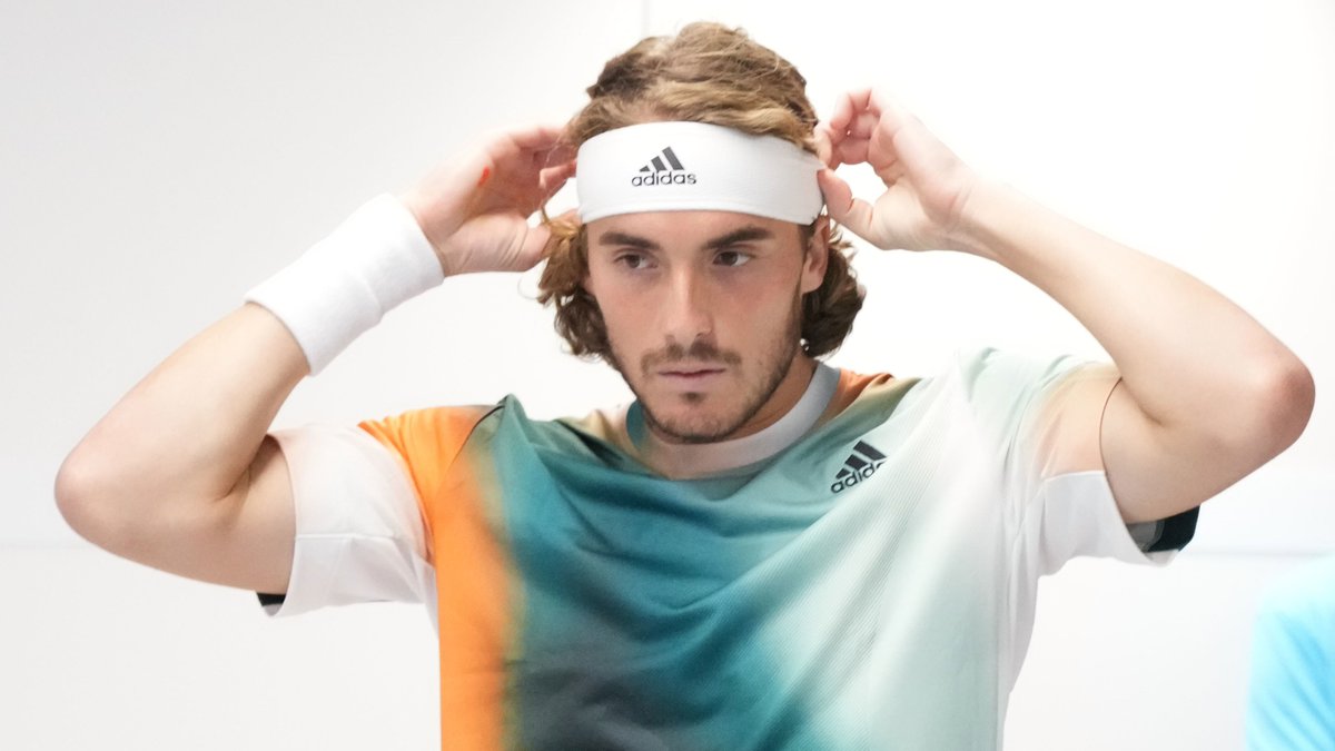 AustralianOpen's tweet photo. BTS with @steftsitsipas 🇬🇷 📸

#AusOpen • #AO2022 • #AOStyle https://t.co/HQ1qgF0hUj