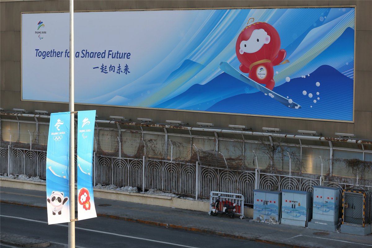【北京冬殘奧村正式開村】25日，位於北京、延慶和河北張家口的三個冬殘奧村正式開村。這些冬殘奧村由之前的冬奧村轉換而來，在北京冬殘奧會期間為運動員和隨隊官員提供吃、住、行等服務。北京冬殘奧會設6個大項，將產生78枚金牌，目前有48個代表團獲得參賽資格，代表團將陸續入住冬殘奧村。