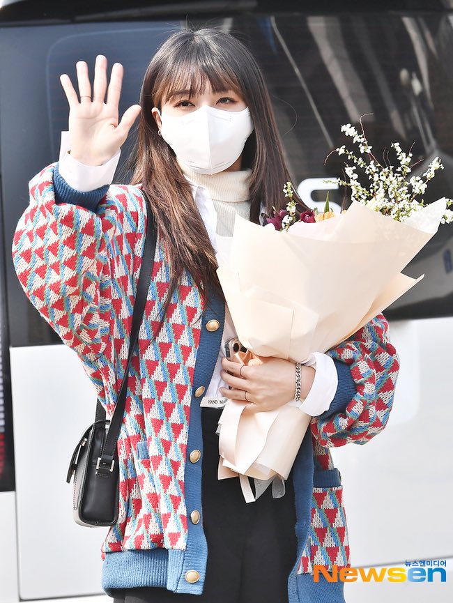 meungupdates's tweet photo. 220225 Eunji arriving at Gayo Plaza Press Photos

#정은지 #EUNJI #앞으로도_함께하자_고마믕디 https://t.co/WPGE5a4tOP