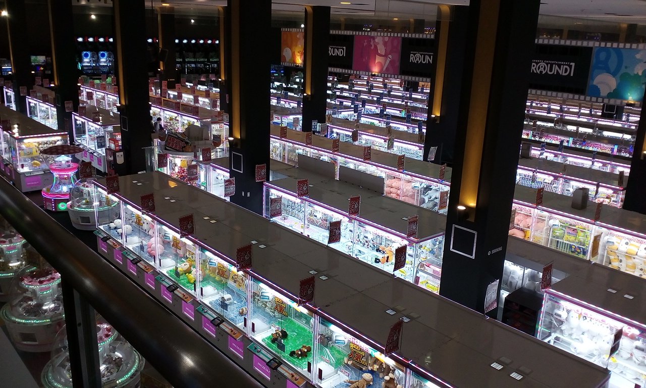 ラウンドワンスタジアム朝霞店 アミューズメント情報 本日よりギガクレーンパークオープン ほぼワンフロアがufoキャッチャーコーナーとなっております クレーンパークだけの １０円で遊べるキャッチャーや テーマに沿った景品が勢揃い 皆様のご