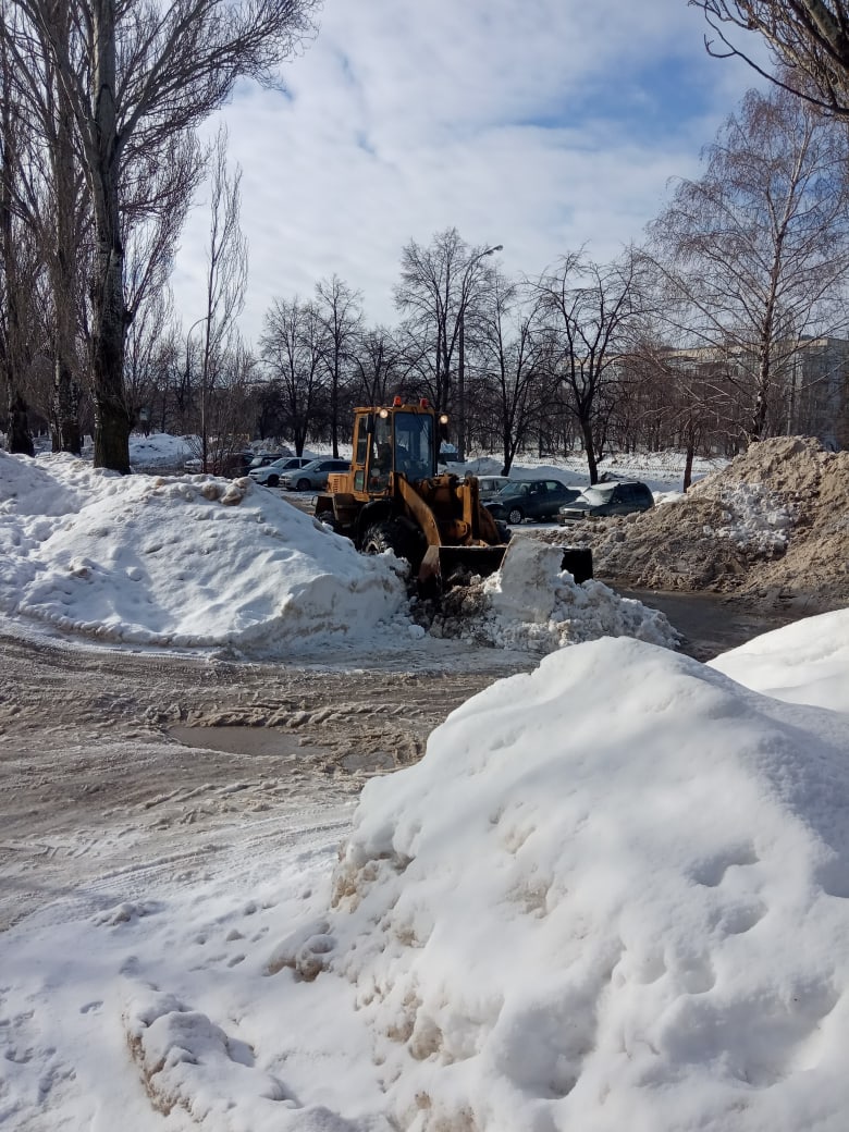 24.02.2022 с помощью механизированной техники чистится " карман" по Степана Разина