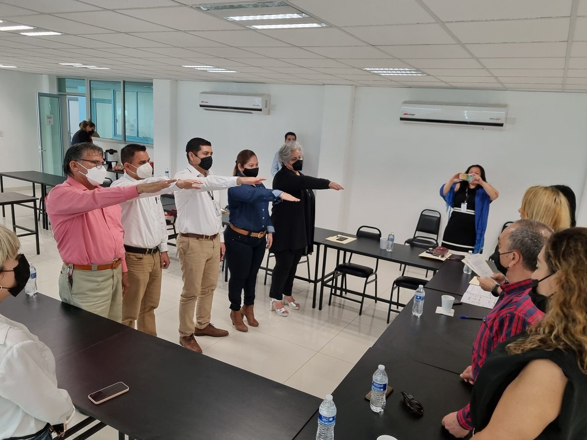 CecytesMazatlan's tweet photo. Felicidades a los nuevos directores de Planteles, en especial al Director de Mazatlán @ProfrRosendo Meza Torres y a la Directora de la Cruz de Elota Ciria Diana Meza Favela. @cy_tes @drjuantorres1  @docjuantorres @mariainesmx  

https://t.co/6VI5OroqMW https://t.co/lmXyhJoxOW