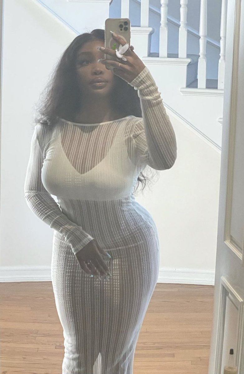userctrI's tweet photo. oh sza looks fine af https://t.co/DBpxgUrzVP