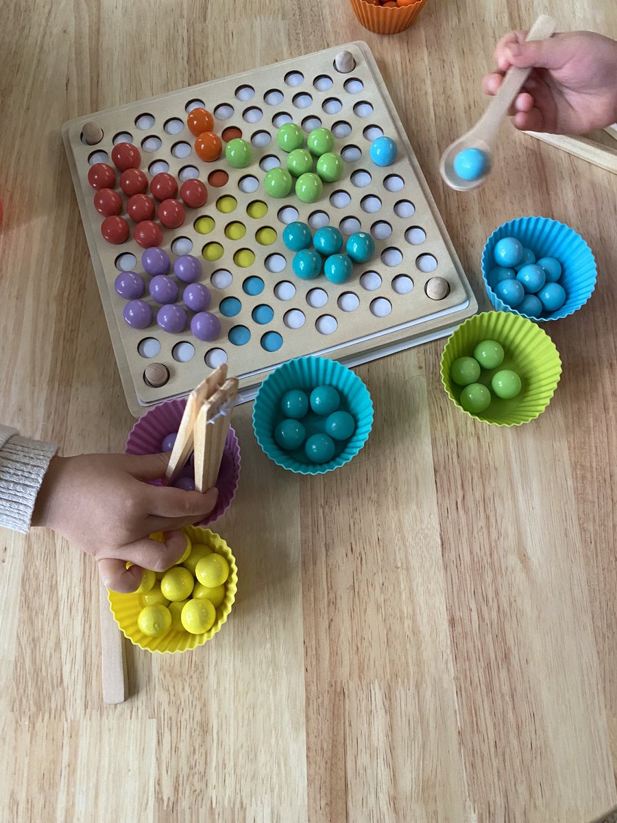 AleksyteMoss's tweet photo. Magical #finemotor #ECE #WolfMomma #earlyyears https://t.co/pBcrJnqO3s