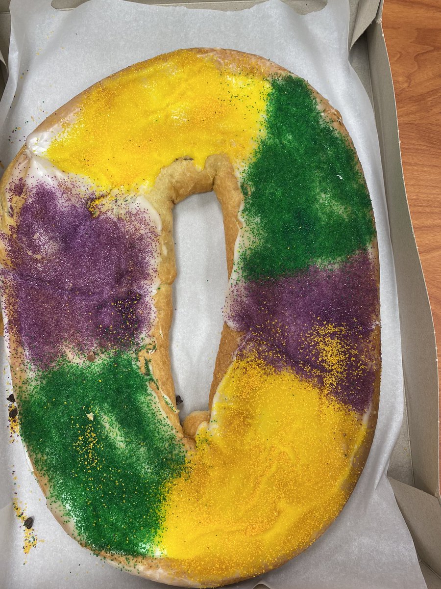 Laissez les bons temps rouler! #LHSFrench club celebrates Mardi Gras #D128daring #global