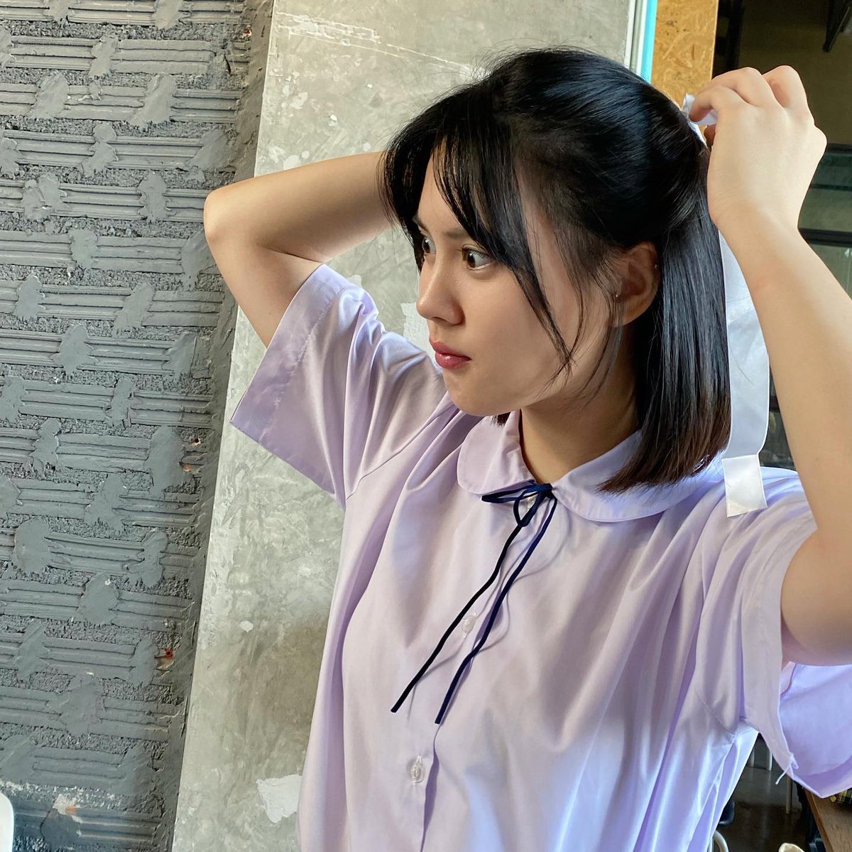 Mintiraqi's tweet photo. We're getting closer to GETRICH's airing schedule. I think the director has allowed us to post a bit about the filming process, so here I am with my uniform. It feels like I came back at 18 before high school graduation 👷‍♀️ https://t.co/zlRiNTQczE