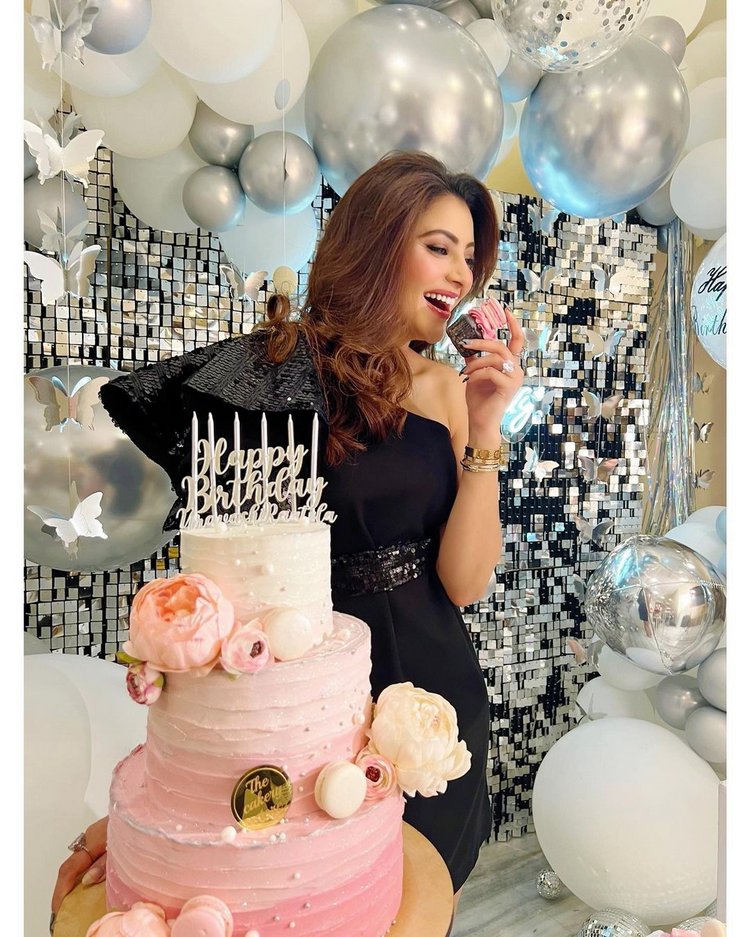   WISHING A VERY VERY BEAUTIFUL HAPPY BIRTHDAY URVASHI RAUTELA MAY GOD BLESS YOU 