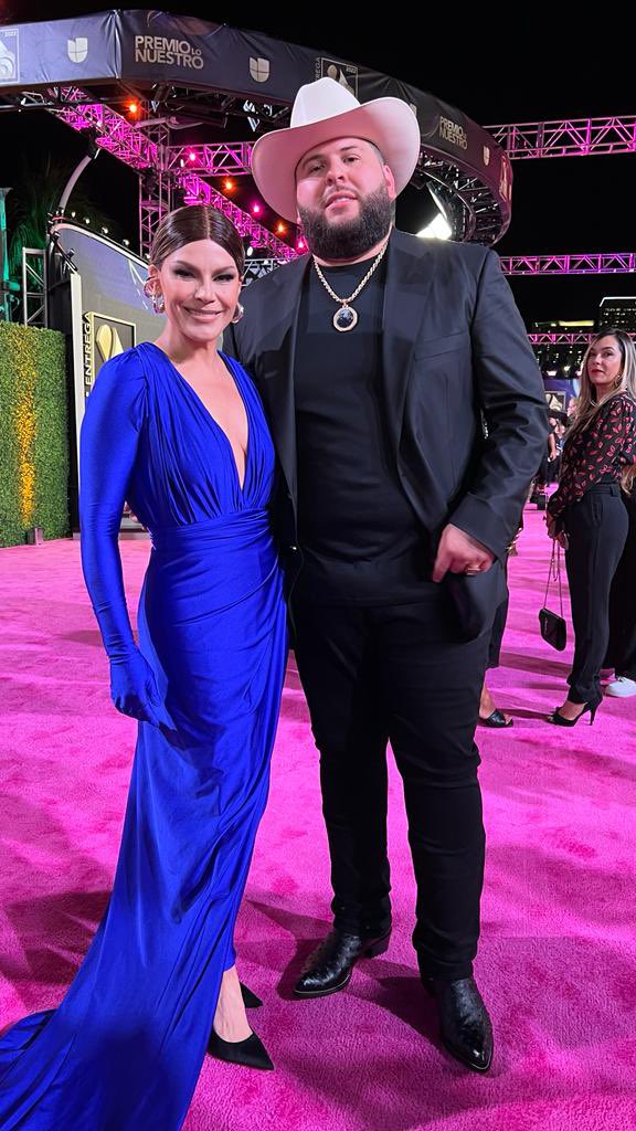 OLGATANON1313's tweet photo. en la alfombra de @premiolonuestro por @univision !!! Noche para recordar #olgatañon #univision #premioslonuestro https://t.co/uhf6jliskL