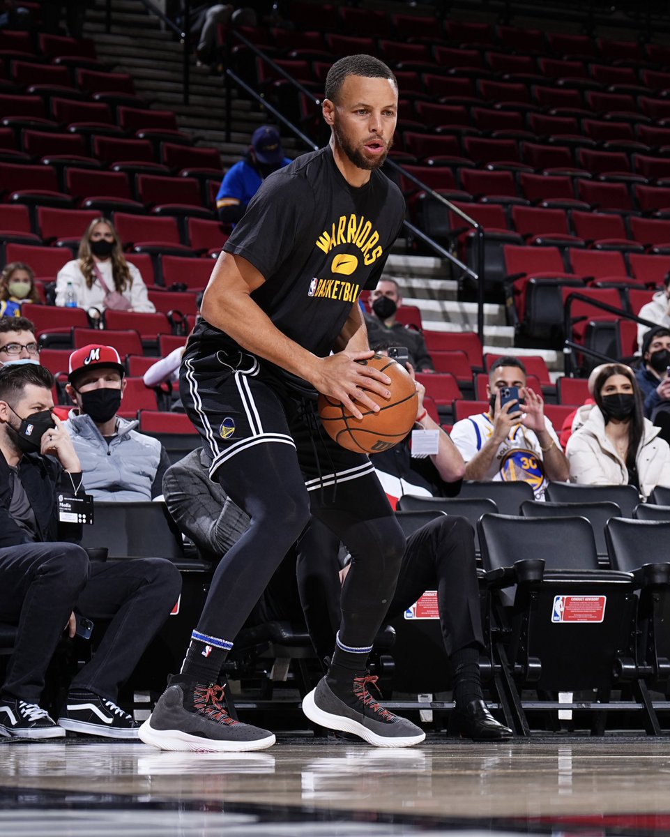 More looks at the Curry 4 Flowtro: