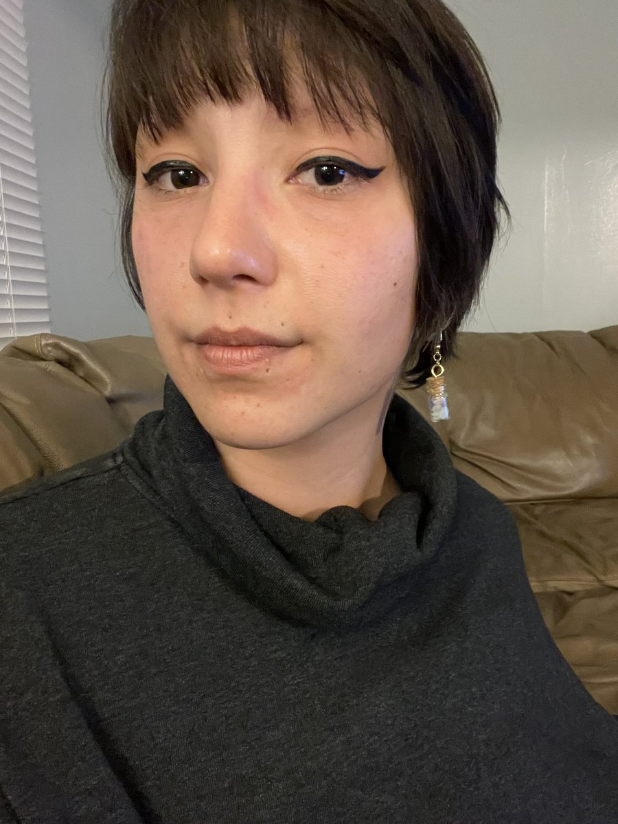 heart-shaped rock girl tweet media