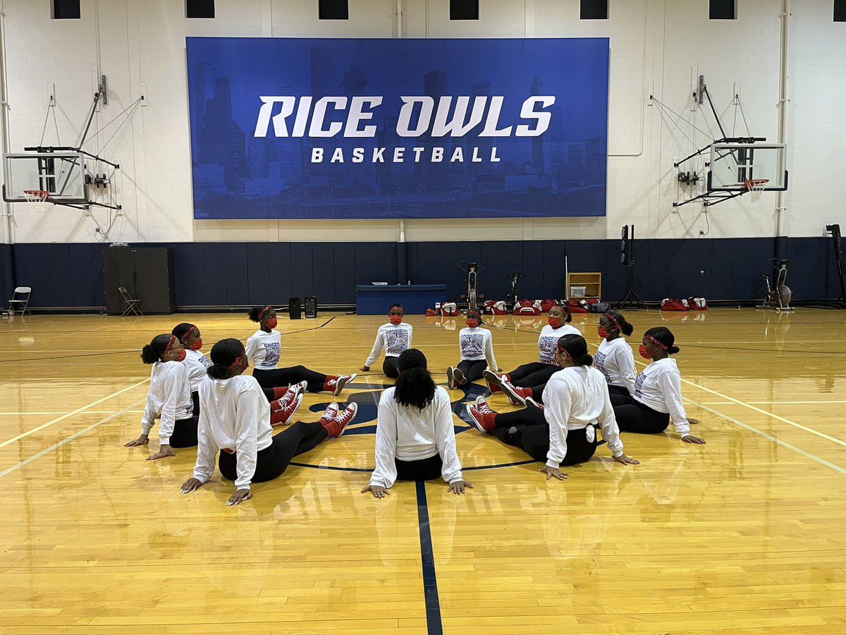 KHSRamettes's tweet image. We had a blast performing at the @RiceUniversity Men’s Basketball Game tonight!!! ❤️💙 We are #KreatingLeaders and providing performance opportunities @KashmereHS