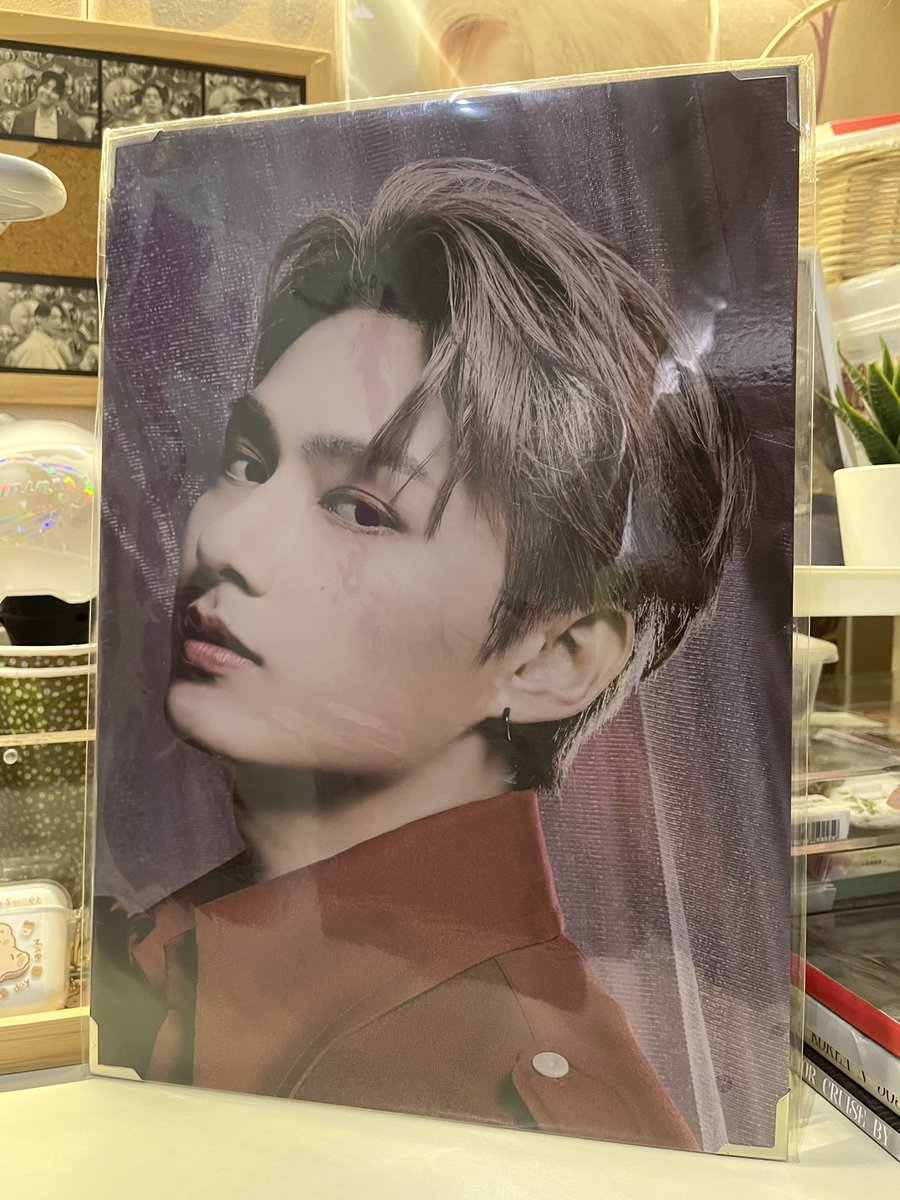 jinminshake's tweet photo. today’s mail !! 📦

akhirnya premphot junpi &amp; friends udah sampe 🥳🥳🥳 right now saya lg menangis betapa cakepnya premphot junpi ini 😔😿 thank you kaa @ShiningGO17 ❣️ https://t.co/diYWvb15cC