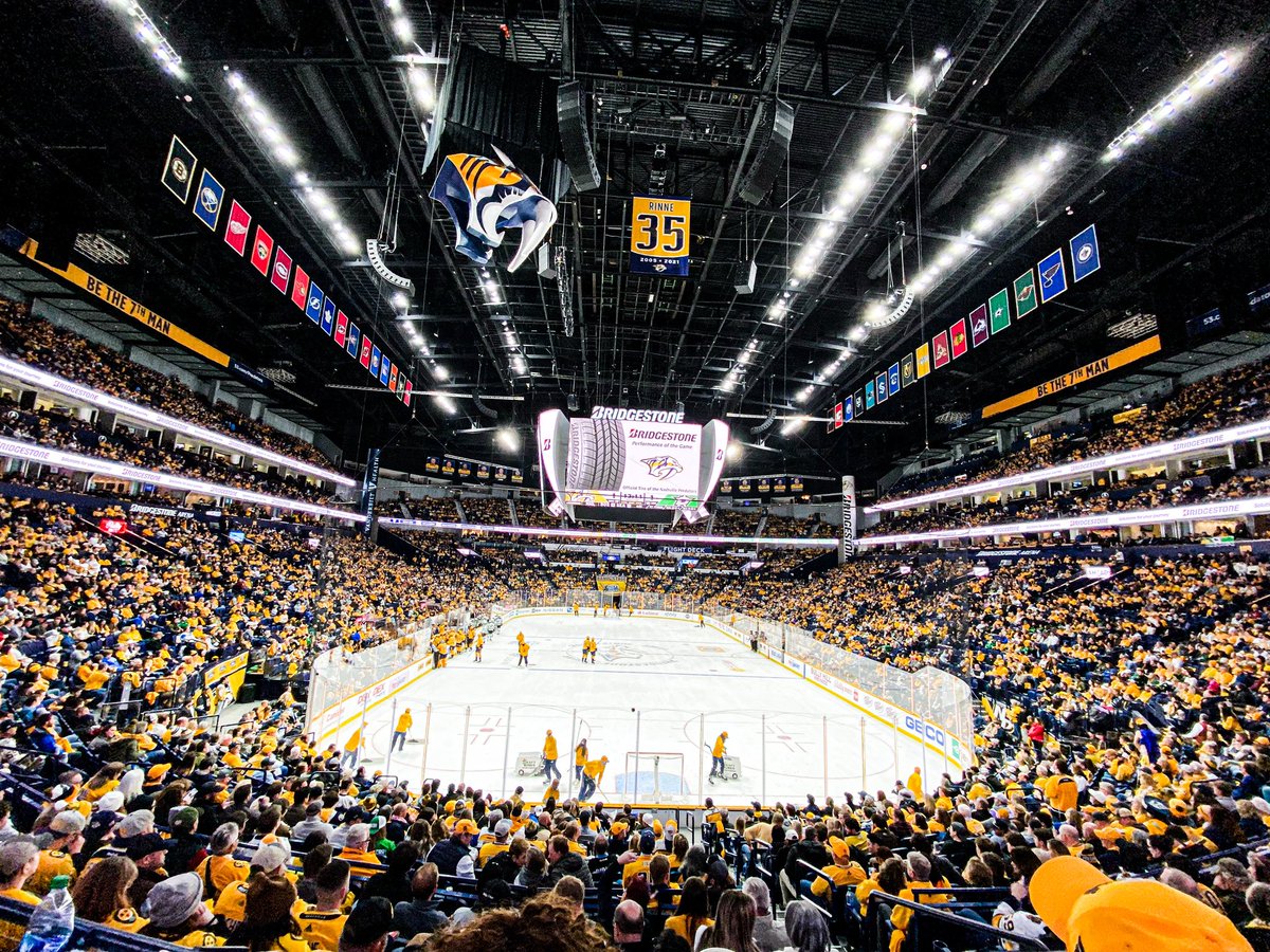 Sold out crowd for Peks. 

We love you, Smashville 💛