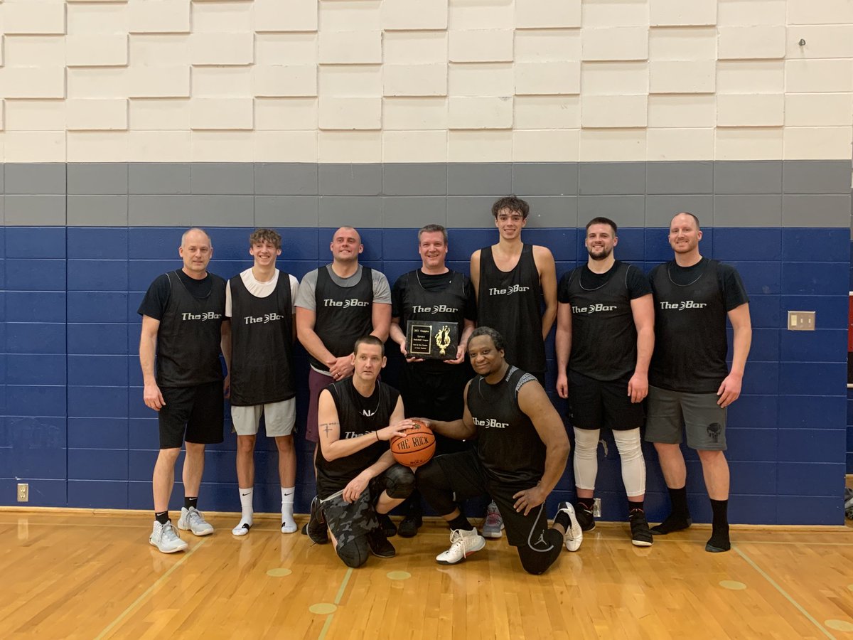 hoopz260's tweet image. First their coach, now their teammate, thanks for joining the team this year ⁦@samyounk_⁩ ⁦@amarkell_9⁩ ⁦@GeydoshekNate⁩. 13-1 and now back to back champs. 🏀 🏆