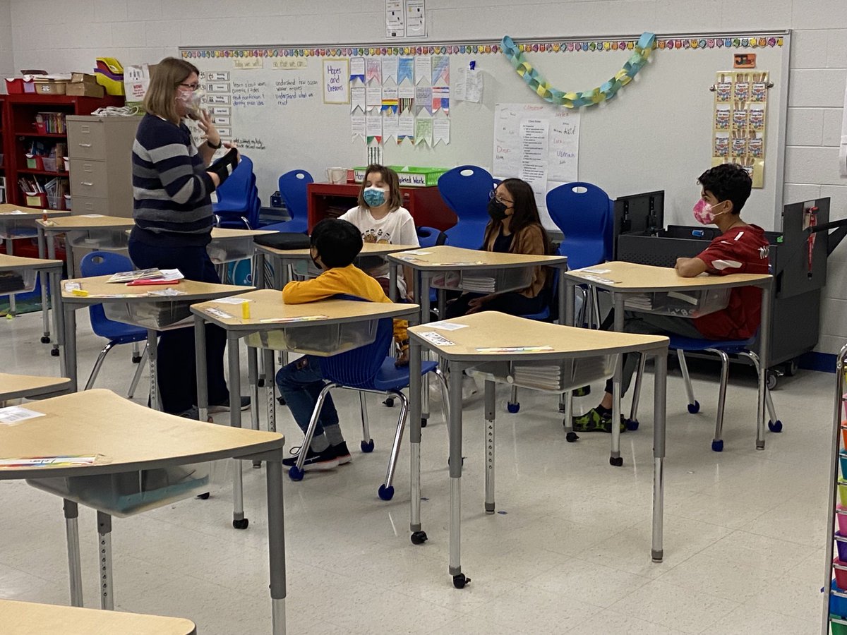 linda_peace1's tweet photo. After school reading club #reading #fun Kudos to all the teachers that made it happen. Walking out the door the kids were still excited about learning. #KMES https://t.co/sxJ0BkXLLh