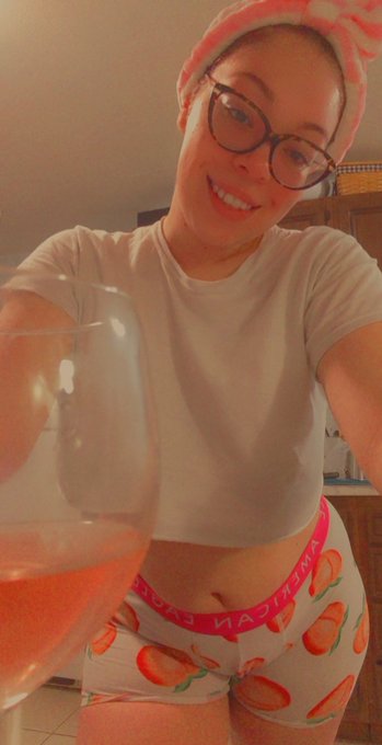 I'm so happy to just be happy in my own skin, for so many years I hated myself. Now I look at myself<a href="/tag/couples"class="tags"><span>#couples</span></a><a href="/tag/nsfw"class="tags"><span>#nsfw</span></a><a href="/tag/girlongirl"class="tags"><span>#girlongirl</span></a><a href="/tag/swingers"class="tags"><span>#swingers</span></a>