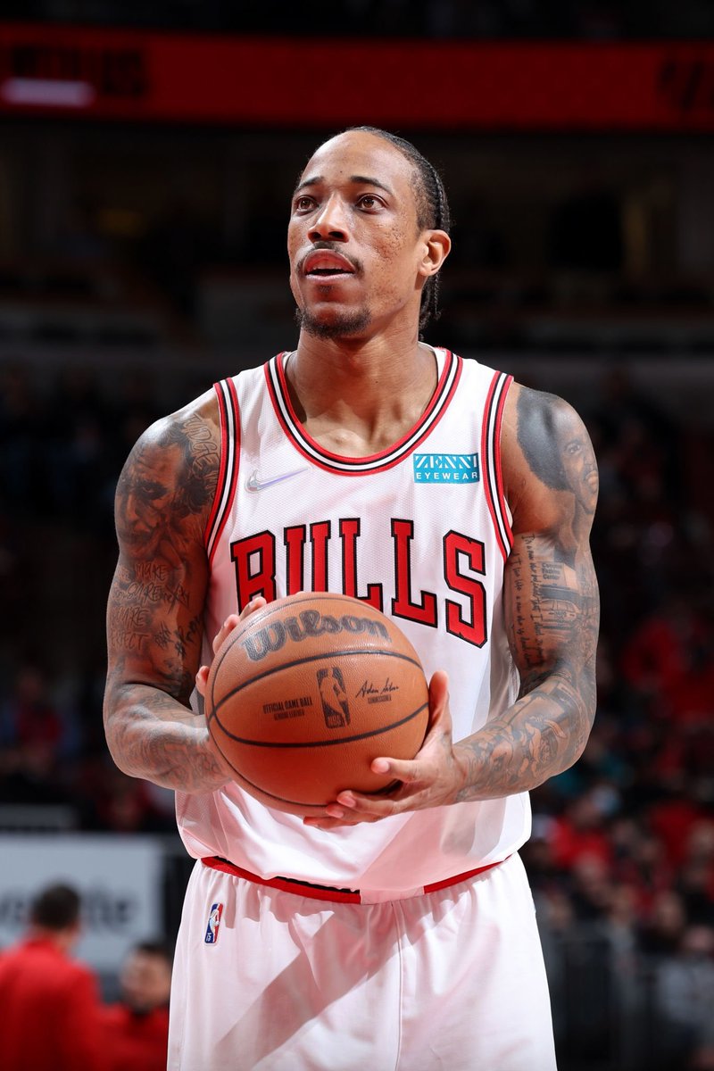 NBA4ARAB's tweet photo. ديمار ديروزن في آخر 8 مباريات:

45 نقطة | 60% فيلد قول
38 نقطة | 59% فيلد قول
36 نقطة | 68% فيلد قول
35 نقطة | 63% فيلد قول
38 نقطة | 50% فيلد قول
40 نقطة | 67% فيلد قول
38 نقطة | 59% فيلد قول
37 نقطة | 71% فيلد قول https://t.co/vSqXZvdMp6