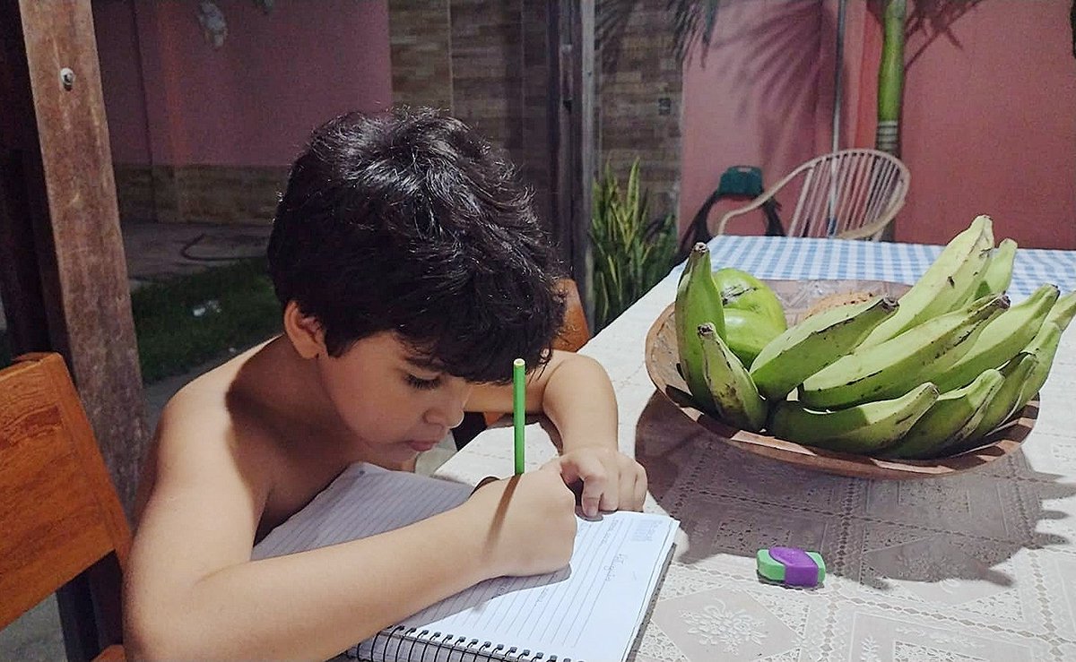 ImperialPTSonga's tweet photo. #Tarefa

Vivendo um momento que nunca tive, nunca vivi, que a vida não me proporcionou, mais sigo proporcionando ao meu filho. 

Não há cansaço que me deixe de viver esses momentos. Ele não dirá o mesmo! https://t.co/o8kNqTz1XW