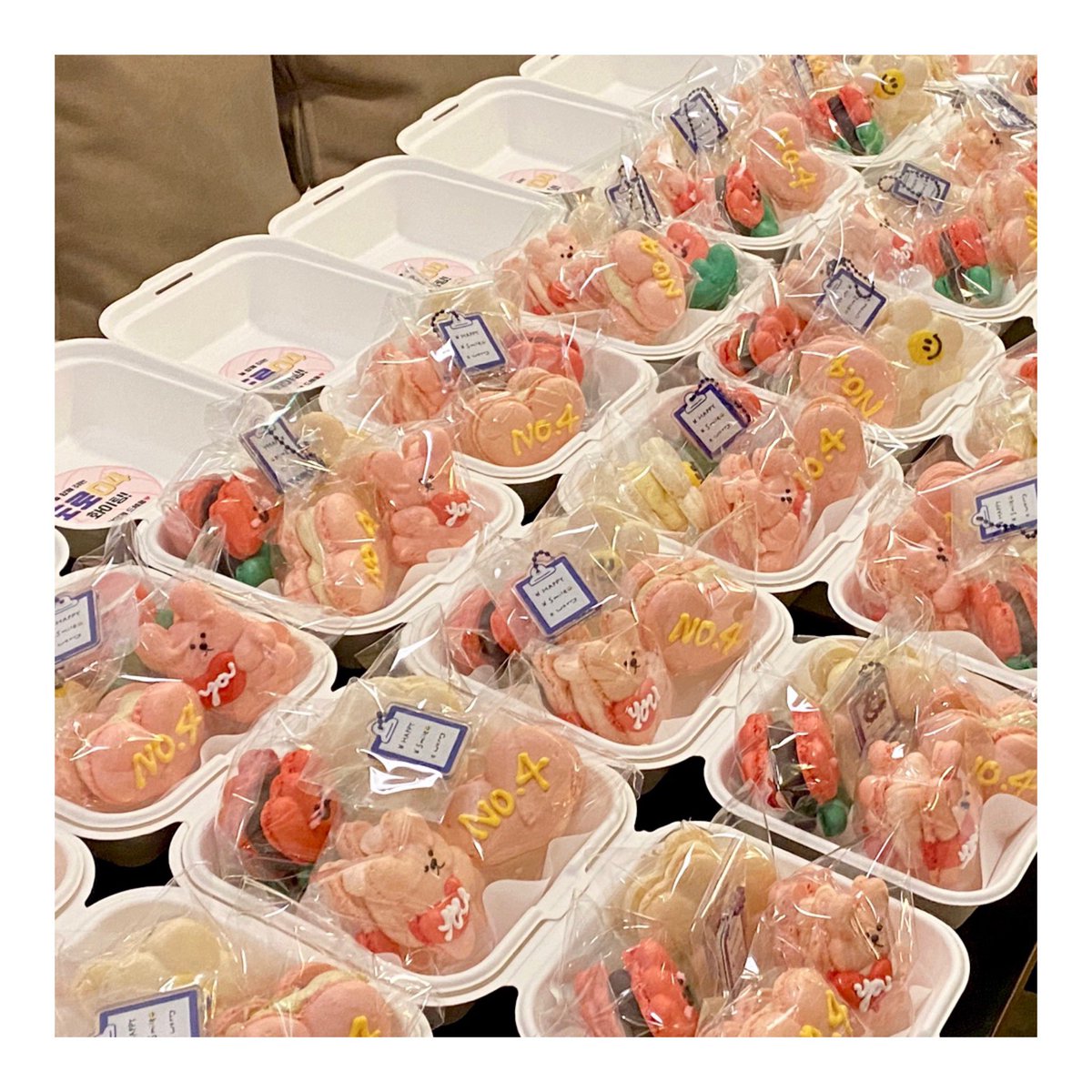 gingykk's tweet photo. 🐰 #매일이_HAPPY_새얀_DAY 🐰

남은 경기도 열심히 달릴 새얀선수와 도공이들을 위해 작게나마 마카롱과 키링 전달했습니다〰❤️
늘 함께 하는 도로🌟04🌟 화이팅❕
#전새얀 https://t.co/Nd6r1QBkDw