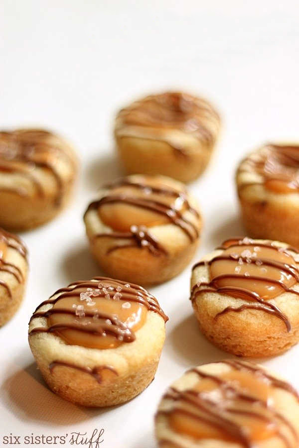 SixSistersStuff's tweet photo. Salted Caramel Cookie Cups are my new go to cookie. I love cookies, and I love salted caramels, and together, they truly make a mouthwatering masterpiece. You need to try this one.
https://t.co/pyjkTZ8ZvH #sixsistersstuff #saltedcaramelcookies #cookiecups https://t.co/haUFdF90Yz