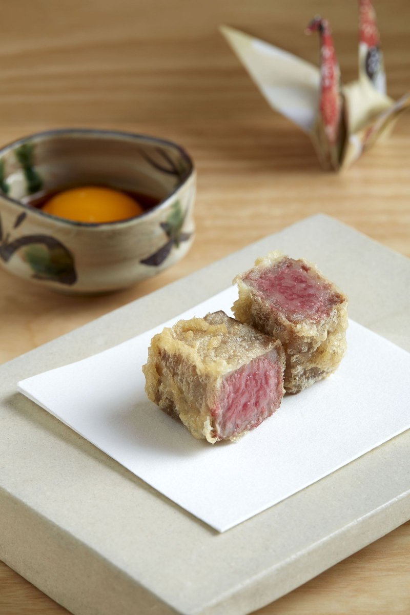 BTLifestyle's tweet photo. One up for Tentsuru, which bucks the trend as a rare high-end eatery where chef Takahiro Shima flours and fries some of the lightest and crispiest tempura we've had in a long while.

https://t.co/qpn8qLhT37 https://t.co/Fo3PlqLE1J