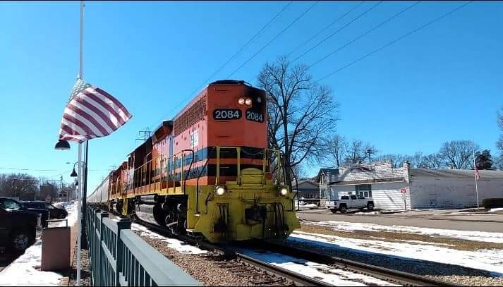 Cantontornado36's tweet photo. IMRR local northbound over various spots.

1. Crossing Quiver Creek miles outside Havana.

2. Forest City, Illinois

3. Downtown Manito, Illinois

Feb 23, 2021
#IMRR #railroad https://t.co/SPJfcDPMx2
