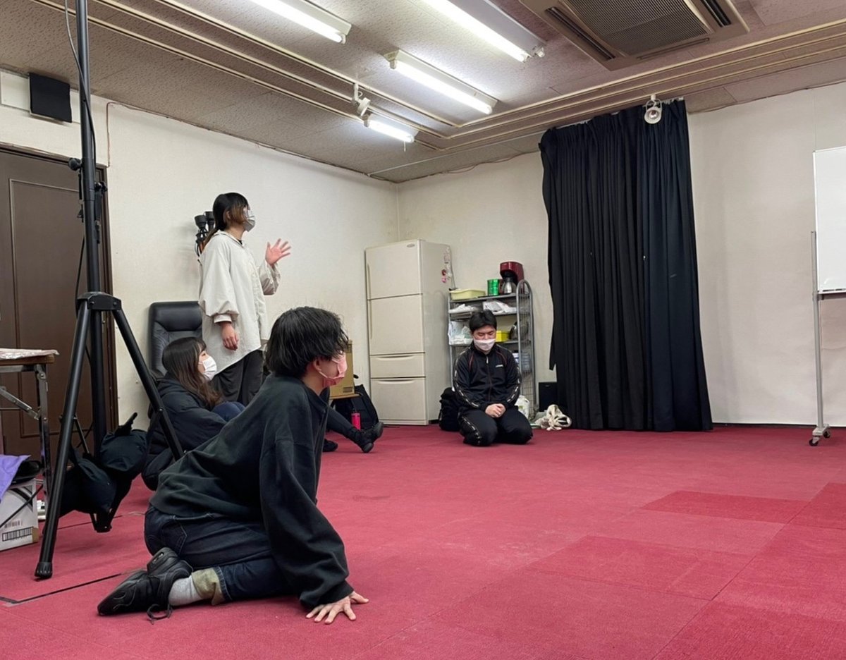 Anko8Mako's tweet photo. 昨日のD.K HOLLYWOOD STUDIO
サクッと仕込みをやって、その後は久々にクチを動かし声を思いっきり出した❗️芝居創りに入る前にちょっとした準備運動さっ✊
笑い過ぎてお腹痛かったけど🤣
#dkhs #dkh https://t.co/RIiZe4TV2r