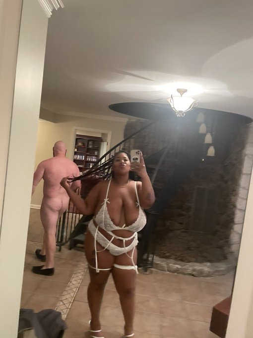 @Thorjohnsonxl strolling nude getting himself ready for me 😈🤩😱 https://t.co/DRAVxeo7rC<a class="tags" href="/tag/thorjohnsonxl">@thorjohnsonxl</a>