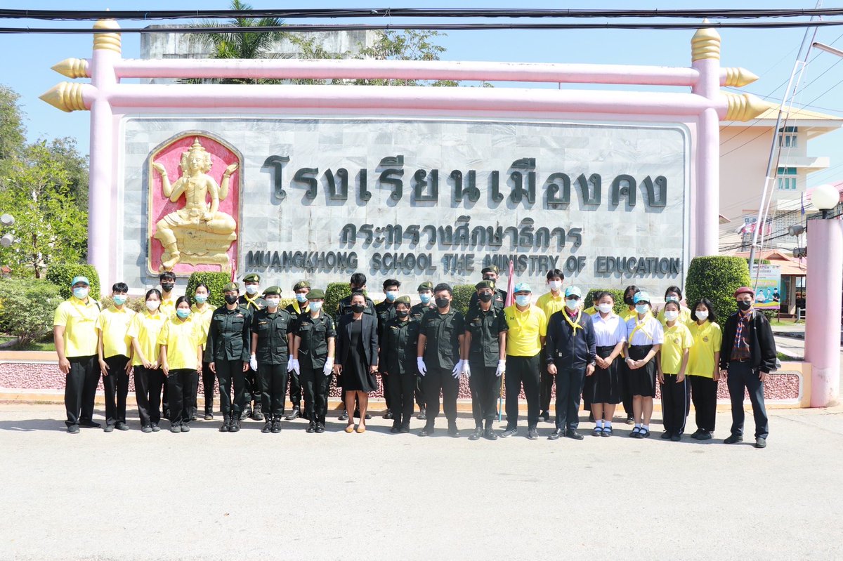 rrtc21's tweet photo. เมื่อวันที่ 24ก.พ.2565 
รร.เมืองคงได้จัด นศท.จิตอาสาพระราชทาน จำนวน 11 นาย ร่วมกิจกรรม ตีเส้นถนน ทางม้าลาย และปรับปรุงเครื่องหมายจราจรให้ชัดเจนกว่าเดิม ณ บริเวณถนนหน้าโรงเรียนเมืองคง โดยมี นาย นิพัฒน์ ขอดทอง นายอำเภอคง เป็นประธานในการจัดกิจกรรม https://t.co/LMGO1hDAS1