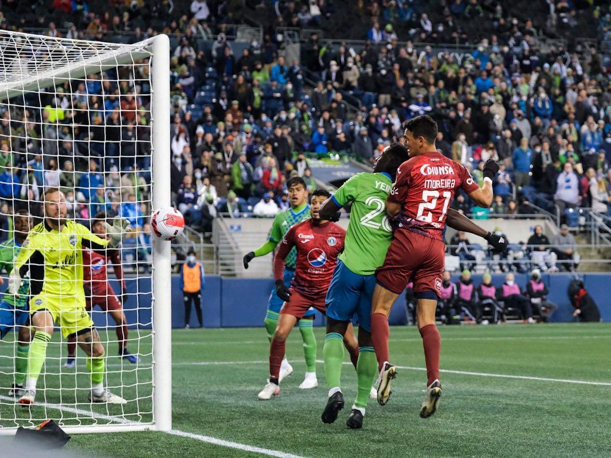 Radio_Cascadia's tweet photo. Moreira comes within inches of grabbing a vital away goal. #SEAvCDM https://t.co/yiZ1feKcEr