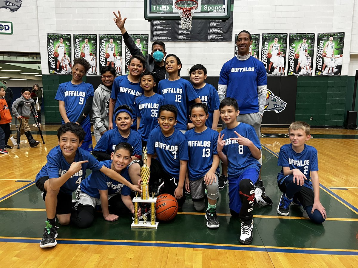 LCMartinez_JCE's tweet photo. Beyond proud of these boys!! 🙏🏼 What an amazing season!! Congratulations buffaloes!! 🏀🦬 #Champions #CarrascoBasketball #TeamSISD @JFCarrasco_JCE https://t.co/15BZ6OSiZM