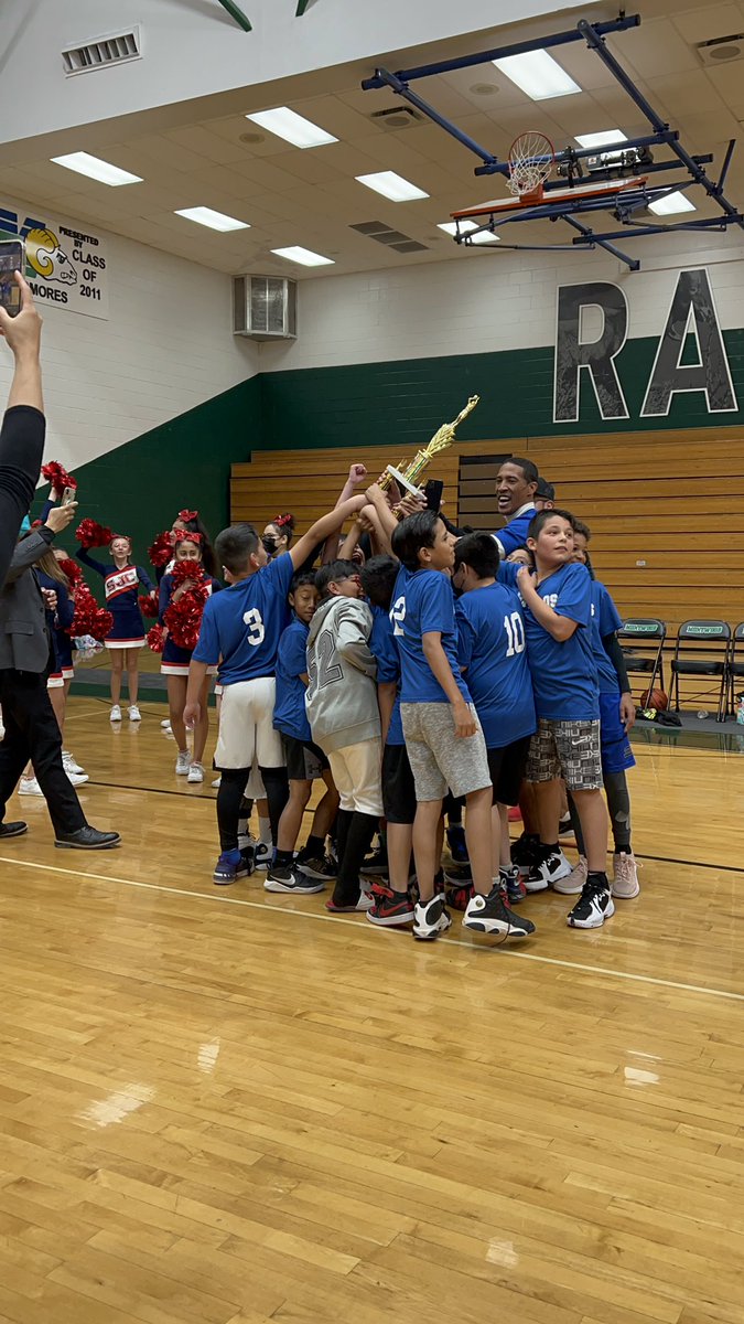 LCMartinez_JCE's tweet photo. Beyond proud of these boys!! 🙏🏼 What an amazing season!! Congratulations buffaloes!! 🏀🦬 #Champions #CarrascoBasketball #TeamSISD @JFCarrasco_JCE https://t.co/15BZ6OSiZM