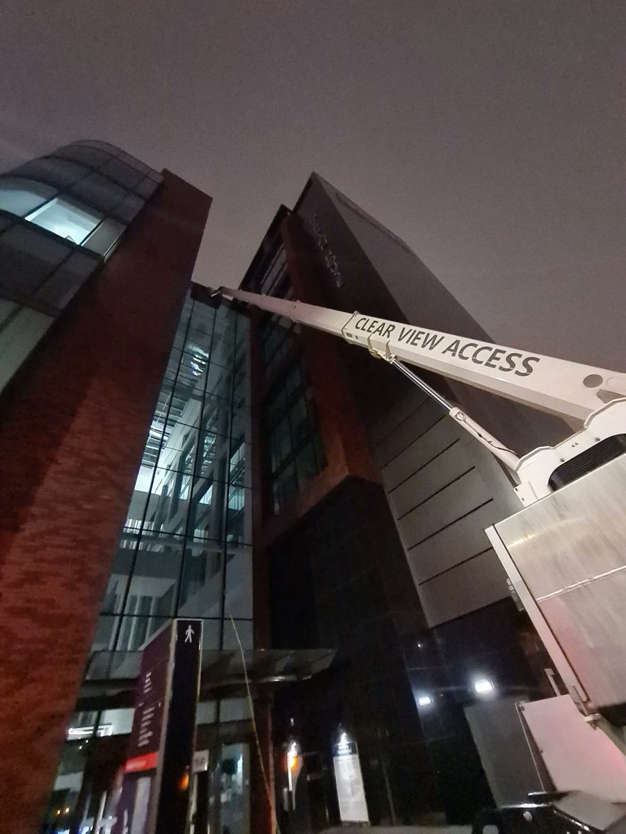 PhoenixPCC1's tweet photo. NIGHT TIME WINDOW CLEAN USING CHERRY PICKER
We clean at a time to suit your business. To discuss your individual requirements for your property, please contact us for a free site survey.
https://t.co/B4SYnZTcN1
#windowcleaning #nightwork #cherrypicker #accessequiptment https://t.co/YTLSo5v8Xv