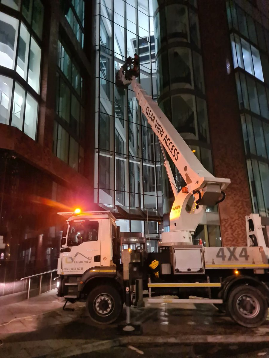PhoenixPCC1's tweet photo. NIGHT TIME WINDOW CLEAN USING CHERRY PICKER
We clean at a time to suit your business. To discuss your individual requirements for your property, please contact us for a free site survey.
https://t.co/B4SYnZTcN1
#windowcleaning #nightwork #cherrypicker #accessequiptment https://t.co/YTLSo5v8Xv