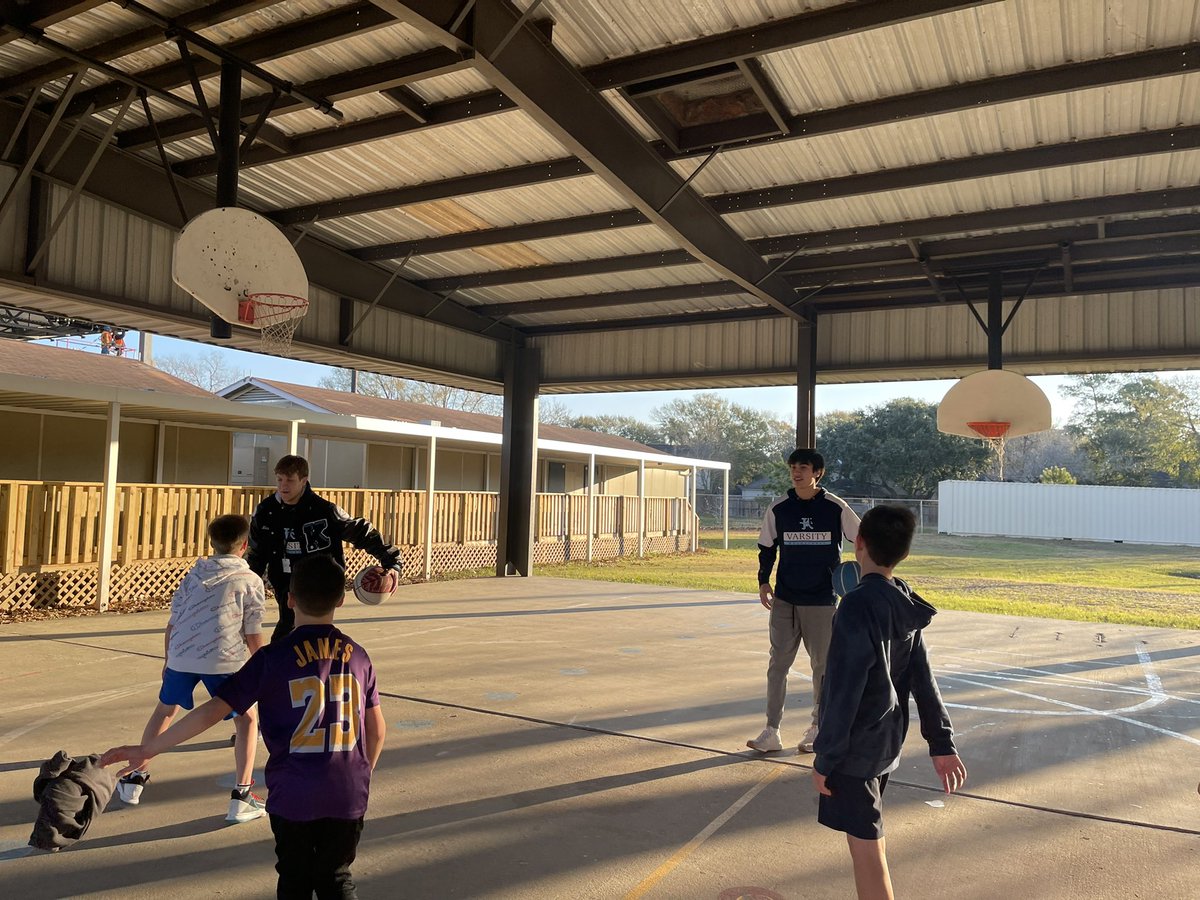 beverlymford's tweet photo. Thank you KHS varsity BB team for stopping by back in January to play a little basketball with our panthers during our basketball club π Our 5th graders were pretty excited! βΊοΈ πΎ #morethanjustbasketball #postiverolemodels https://t.co/LWZlkc56f4